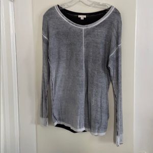 Thin scoop neck sweater